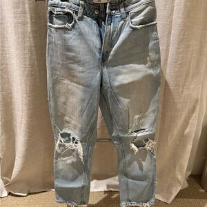 Abercrombie & Fitch Light High Rise The Mom Jean 26 / 2s